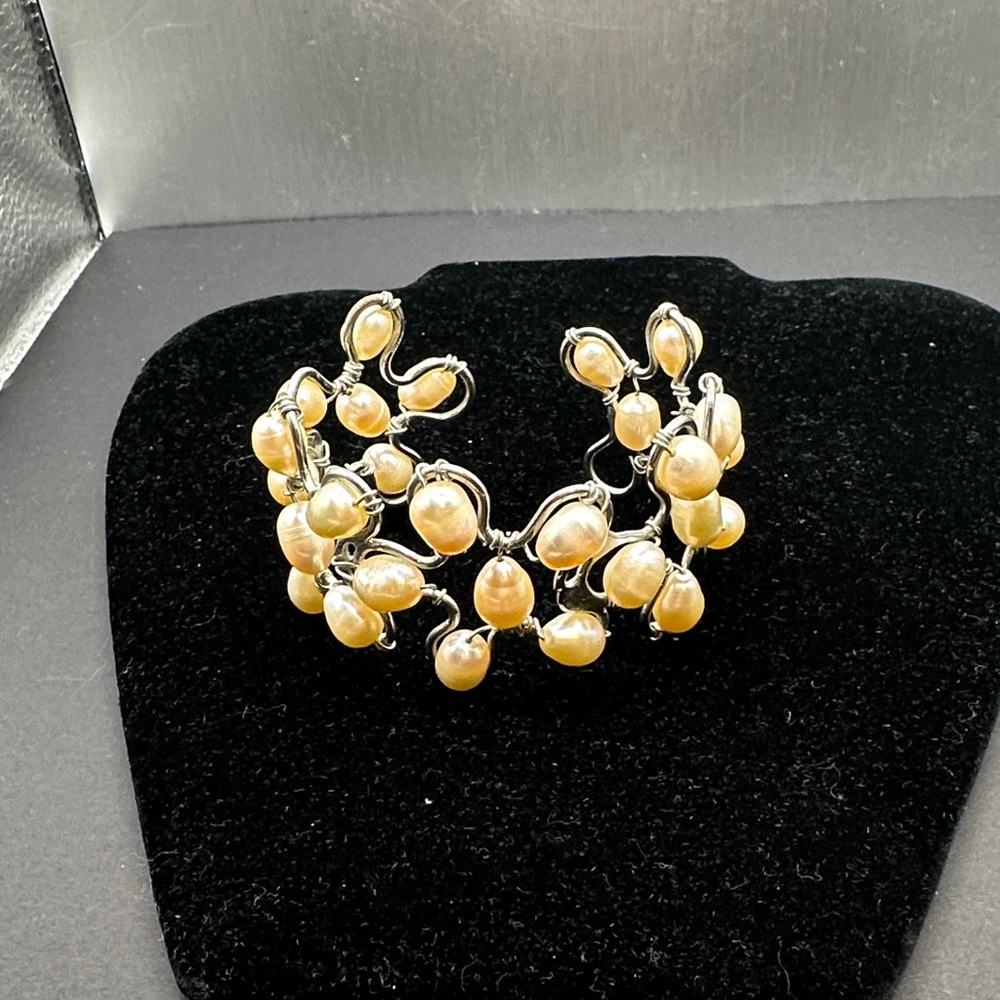 Elegant Gold Pearl Bracelet